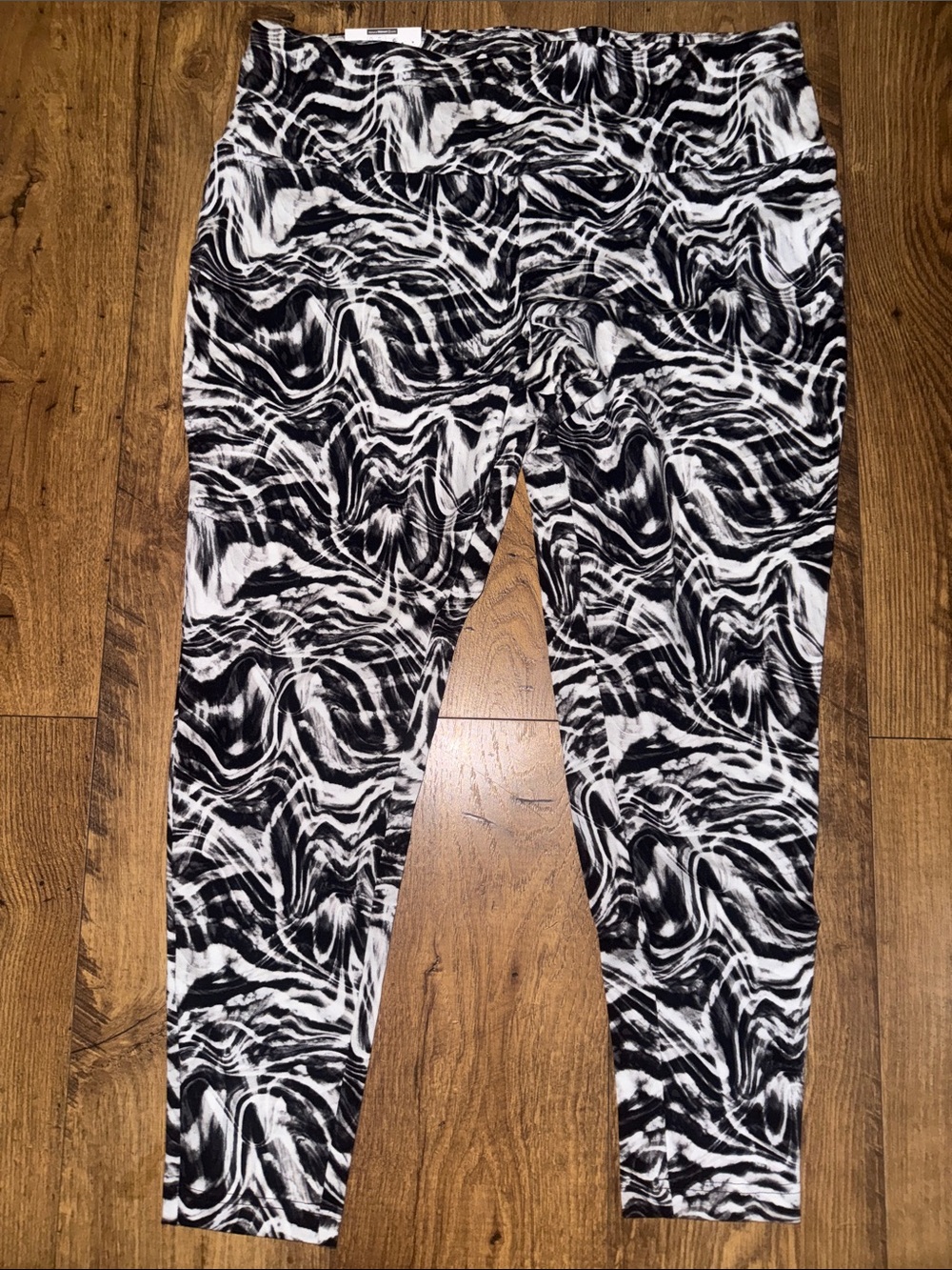 Women's Plus Size Black & White Patterned Leggings